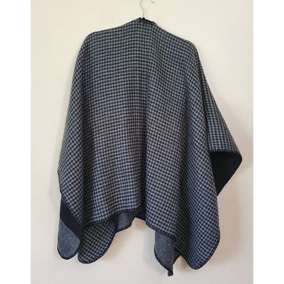 Poncho   - Picture 3 of 7